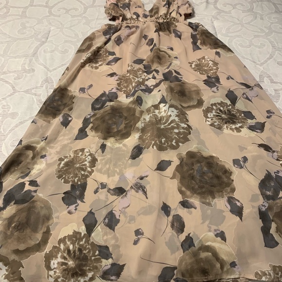 🌸HOST PICK🌸 Beautiful flower pattern dress - Picture 7 of 8